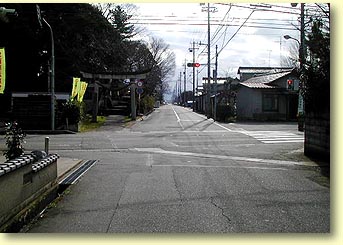 県道交差点から粟津駅方面