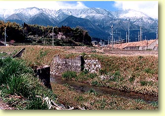 貴撰川に残る橋台
