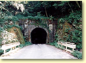 トンネル